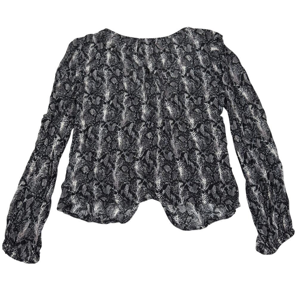 VELVET By Graham & Spencer Snakeskin V Neck Knot Front Blouse Sz Small - Picture 5 of 5